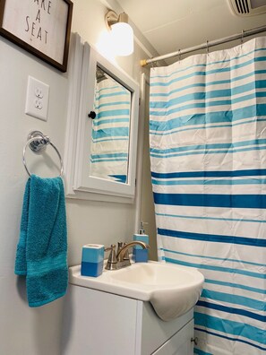 Combined shower/bathtub, hair dryer, towels, soap