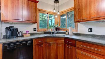 KylskÄp, mikrovÄgsugn, ugn och spishÀll