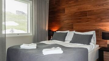 3 bedrooms, bed sheets