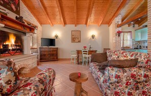 Smart TV, table football, ping pong - Amazing home in Cokuni (Cokuni)