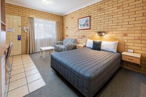 Rum - 1 queensize-säng (Queen Room) | Skrivbord, mörkläggningsgardiner, strykjärn/strykbräda och gratis wi-fi