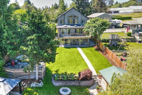 Star Lake Waterfront Estate