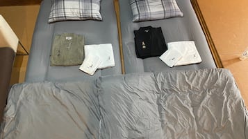1 chambre, décoration personnalisée, ameublement personnalisé, bureau