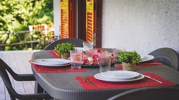 Outdoor dining