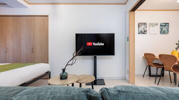 Deluxe Apartment | Living area | Flat-screen TV