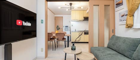 Deluxe Apartment | Living area