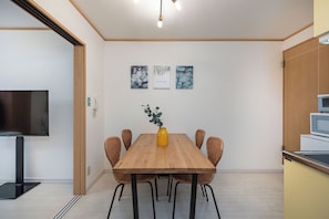 Deluxe Apartment | In-room dining