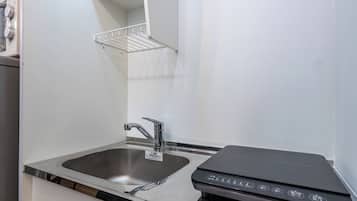 City Apartment | Private kitchen | Fridge, microwave, cookware/dishes/utensils