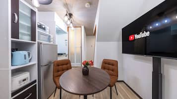 City Apartment | In-room dining