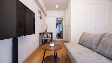 City Apartment | 1 bedroom, blackout drapes, iron/ironing board, free WiFi