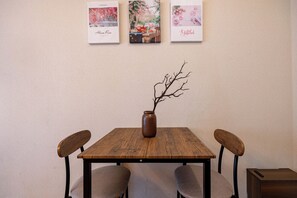 In-room dining - Luft Uehonmachi 501 (Osaka)