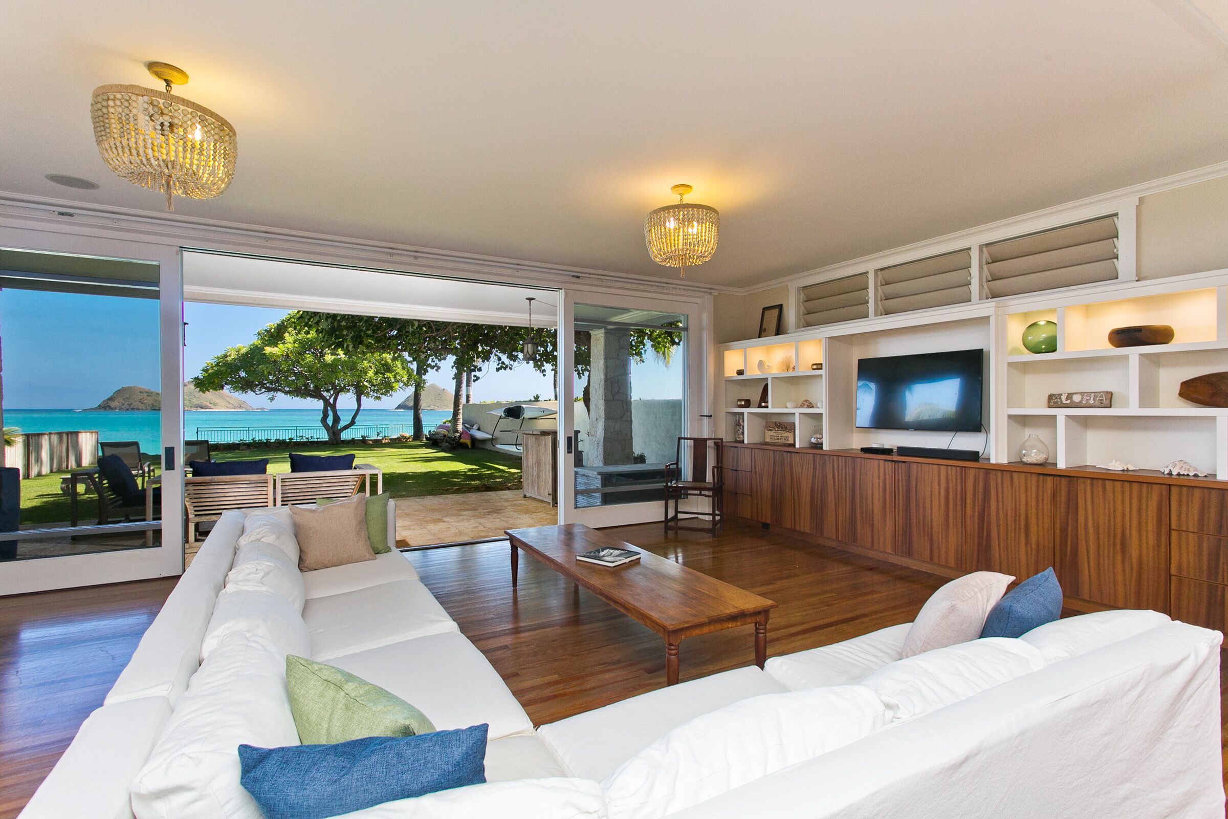 Smart TV, DVD player, books, stereo