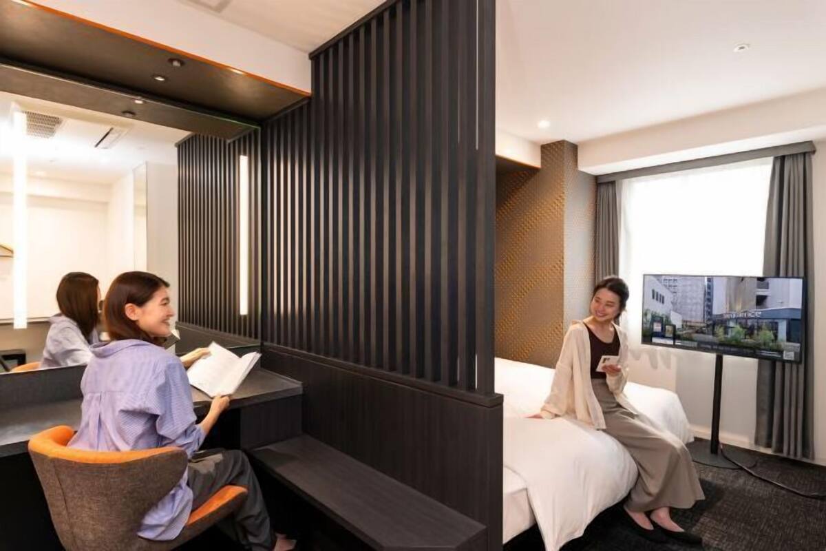 Cofres nos quartos, escrivaninha, Wi-Fi de cortesia, roupa de cama