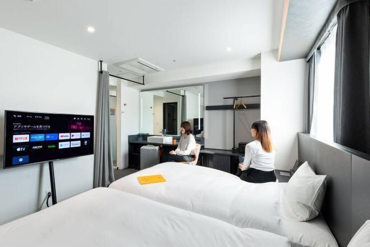 Cofres nos quartos, escrivaninha, Wi-Fi de cortesia, roupa de cama