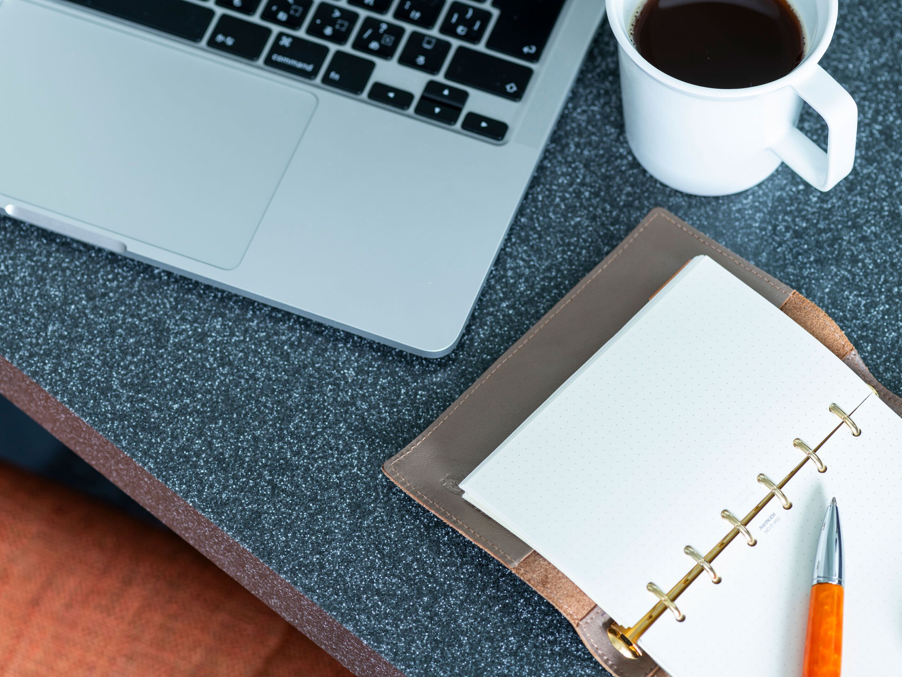 twin room, non smoking | in-room safe, desk, free wifi, bed sheets