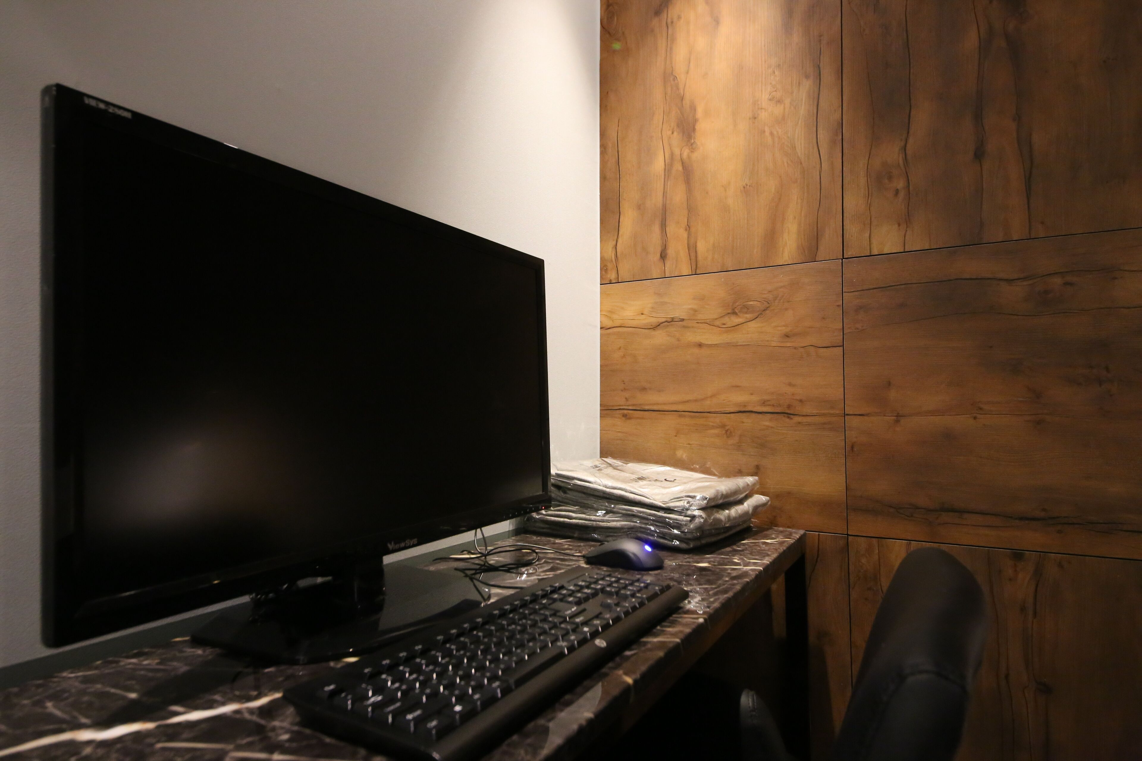 blackout curtains, free wifi