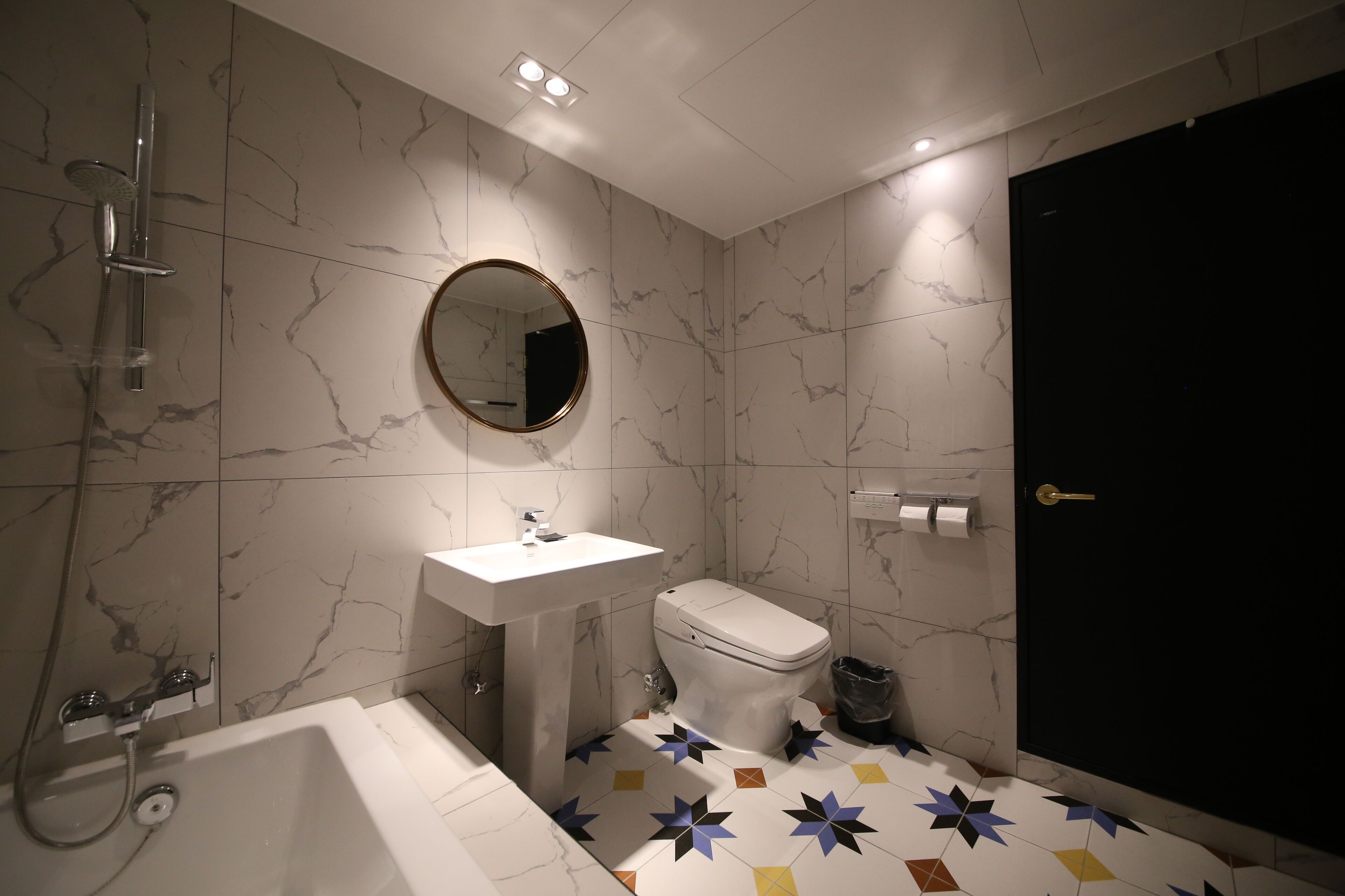 deluxe room | bathroom | hair dryer, slippers, towels, soap