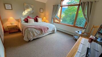 3 bedrooms, WiFi (free), bed sheets