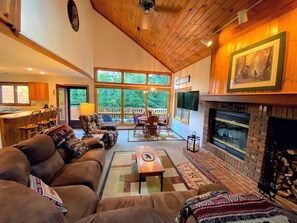 Télévision, cheminée