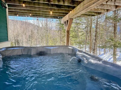 E79 Sunny Bretton Woods private home next to slopes of Bretton Woods! Fire pit, Wifi, dog friendly!