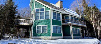 E79 Sunny Bretton Woods private home next to slopes of Bretton Woods! Fire pit, Wifi, dog friendly!