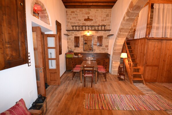 Dining - Patitiri Traditional House (Archangelos)