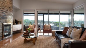 Smart TV - Bilson's Landing East - A glamorous and stylish Daylesford getaway (DAYLESFORD)