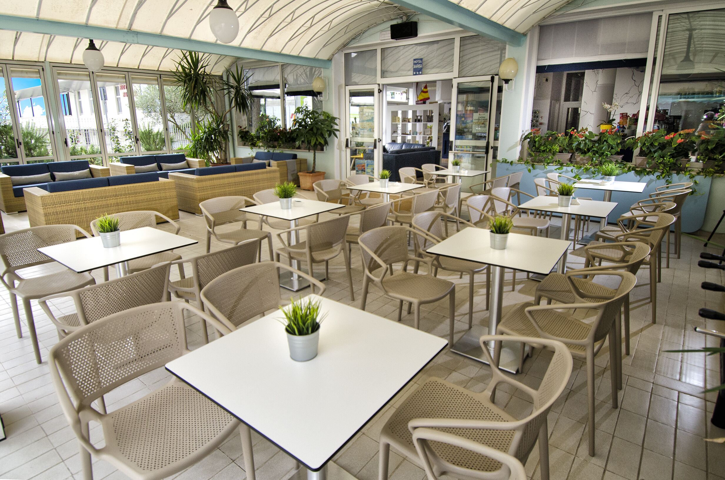 Esmorzar diari d'estil bufet (8 EUR per persona) 