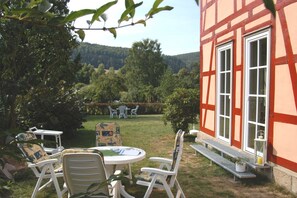 Outdoor dining - House Froschkönig directly on the Weser (Hann. Münden)