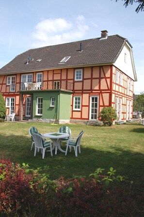 Outdoor dining - House Froschkönig directly on the Weser (Hann. Münden)