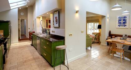 Stunning 3-bed House in a Private Hidden Valley