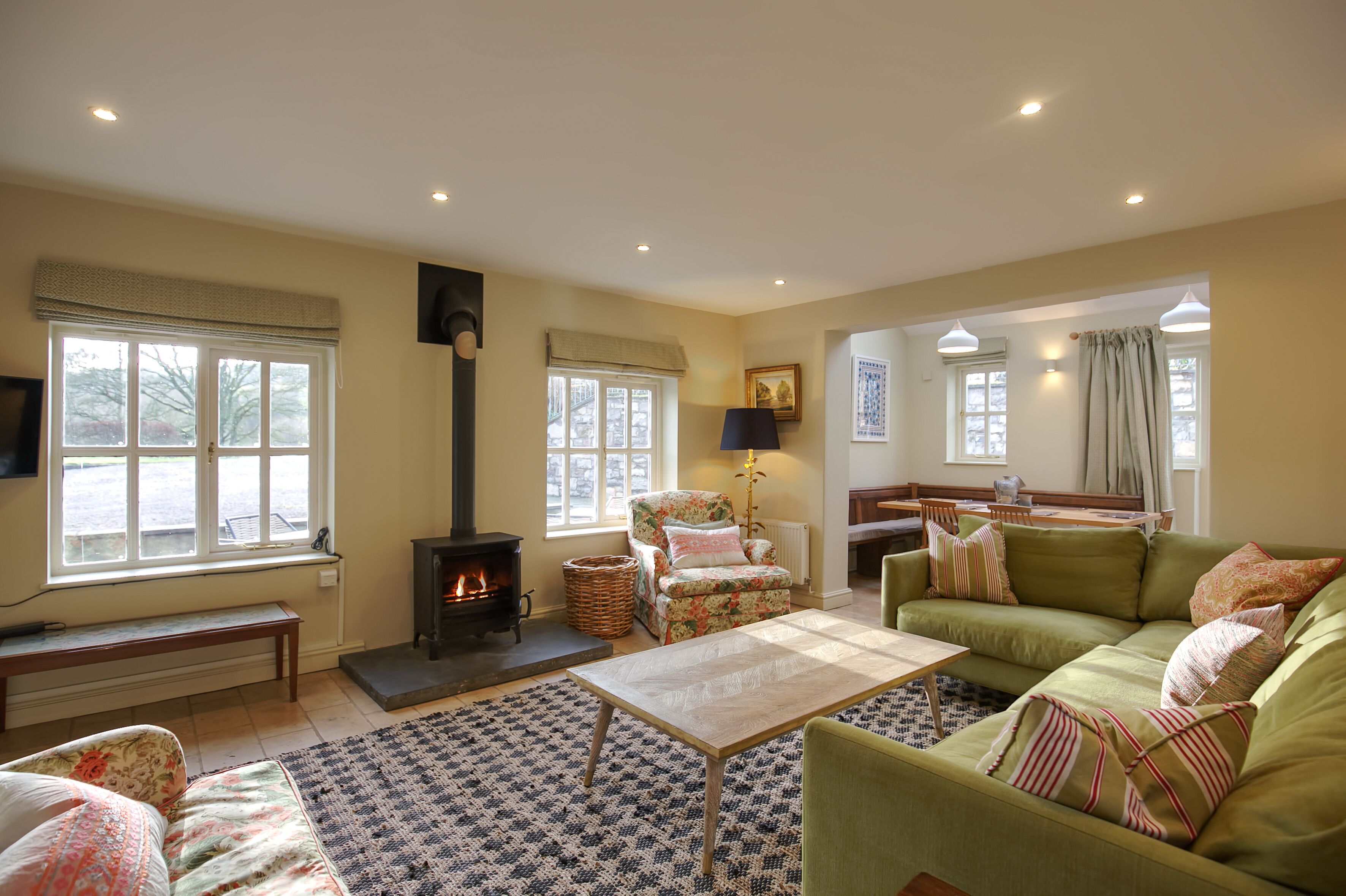 House | Living room | TV, fireplace