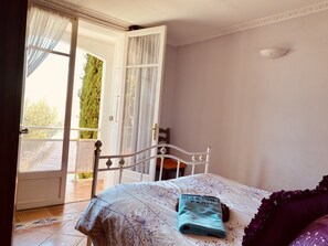 4 bedrooms, iron/ironing board, travel cot, WiFi
