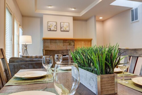 Broken Top Townhome, Walk to Lodge, Balcony, Garage, Fireplace, AC, Quick to Mt Bachelor, Old Mill