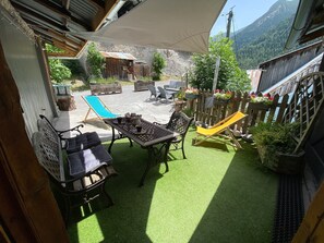 Suíte, terraço, vista para a montanha (Sommet) | Individualmente decorados, individualmente mobiliados, berços grátis