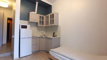 Studio (2) | Eigene Kochnische | Kühlschrank, Mikrowelle, Herdplatte, Wasserkocher