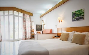 Quadruple Room | Minibar, free WiFi - Pantanha Apartments (Nelas)