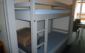 2 bedrooms