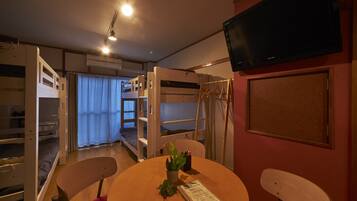 Apartment, Non Smoking (3F) | In-room dining