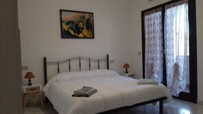 2 chambres, fer et planche à repasser, Wi-Fi gratuit, draps fournis