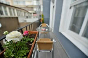 Habitación doble Deluxe, balcón | Ropa de cama de alta calidad, minibar y cortinas blackout