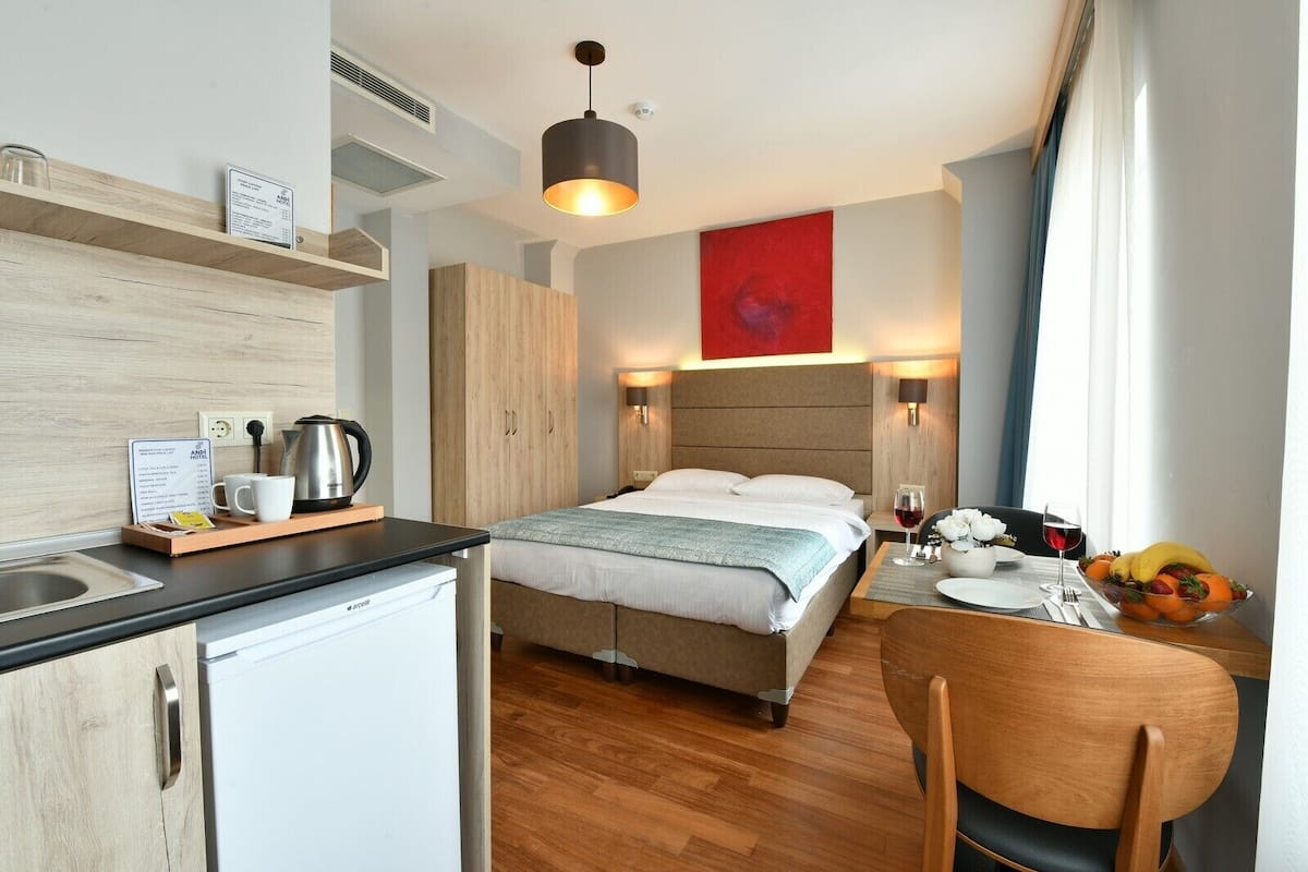 Premium bedding, minibar, blackout curtains, soundproofing