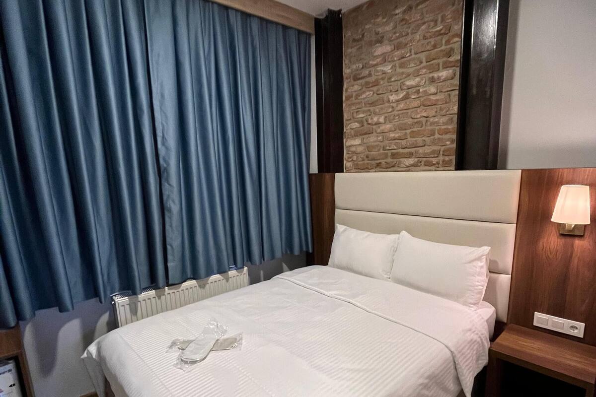 Chambre Confort double | Literie de qualité, minibar, rideaux d’obscurcissement