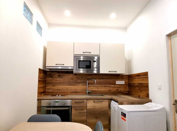 Fridge, microwave, oven, stovetop