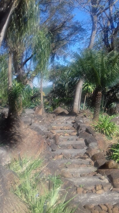 Peace full and pRica tell located with a lovely Garden fully furnished Apartment