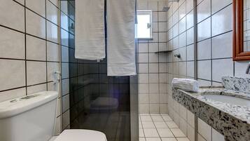 Vila exclusiva | Banheiro | Chuveiro, toalhas de banho