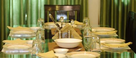 Desayuno de cocina local (INR 300 por persona)