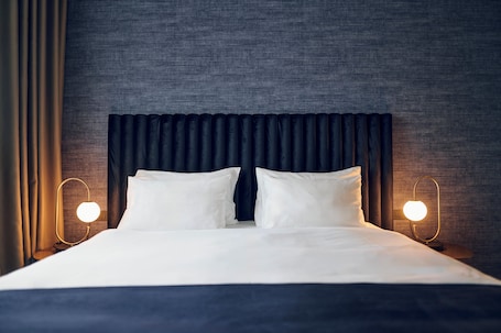 2 bedrooms, in-room safe, desk, laptop workspace