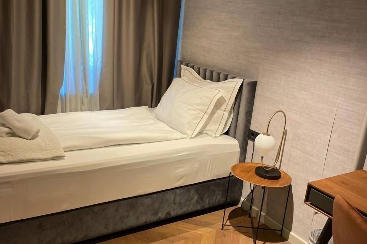 2 bedrooms, in-room safe, desk, laptop workspace