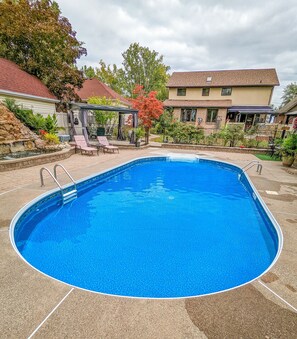 حمّام سباحة خارجي، حمّام سباحة مُدفَّأ